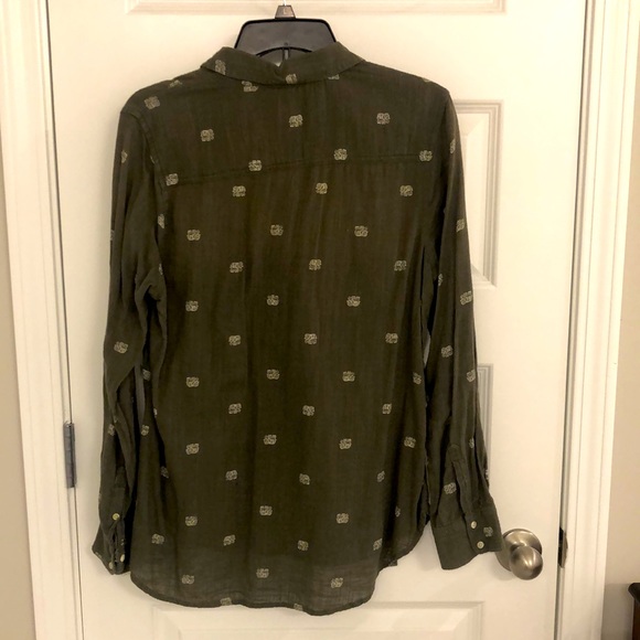 Olive green button down shirt with double breasted pockets. - Picture 3 of 4